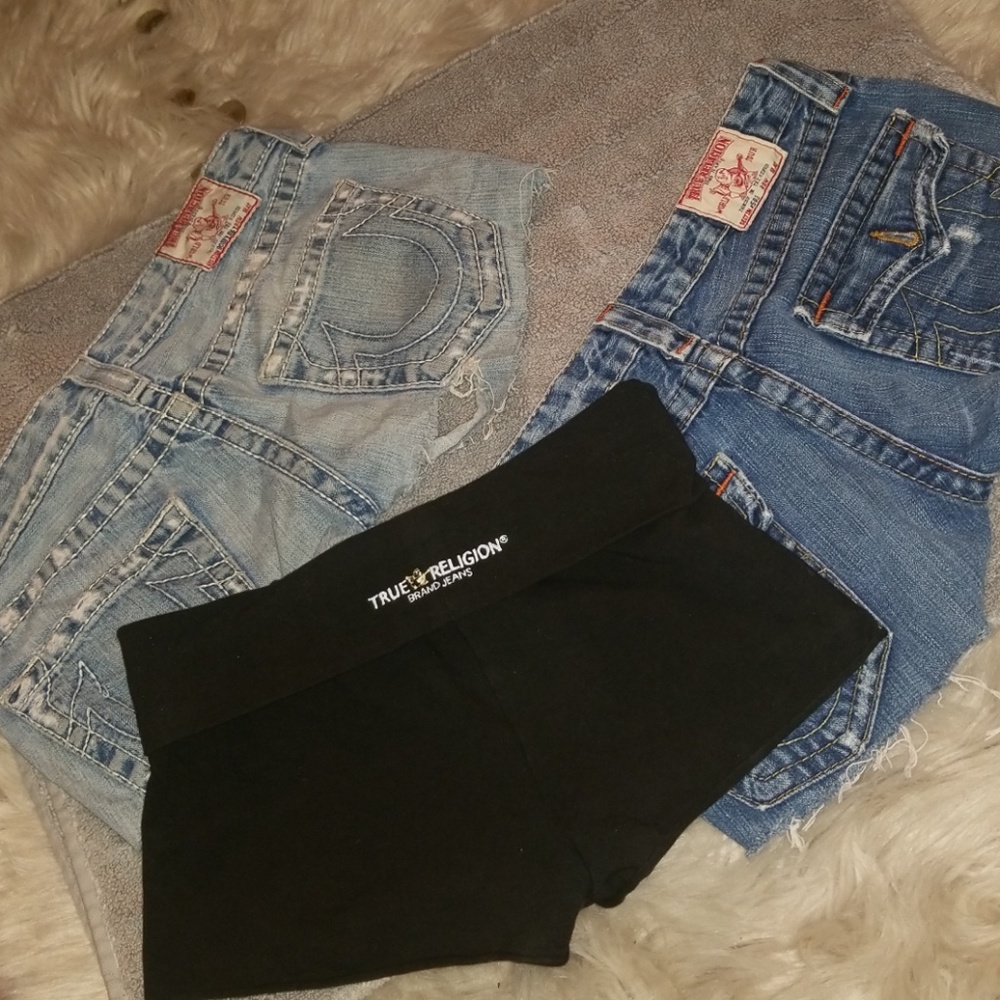 3 pair of TRUE RELIGION SHORTS BUNDLE🔥🔥